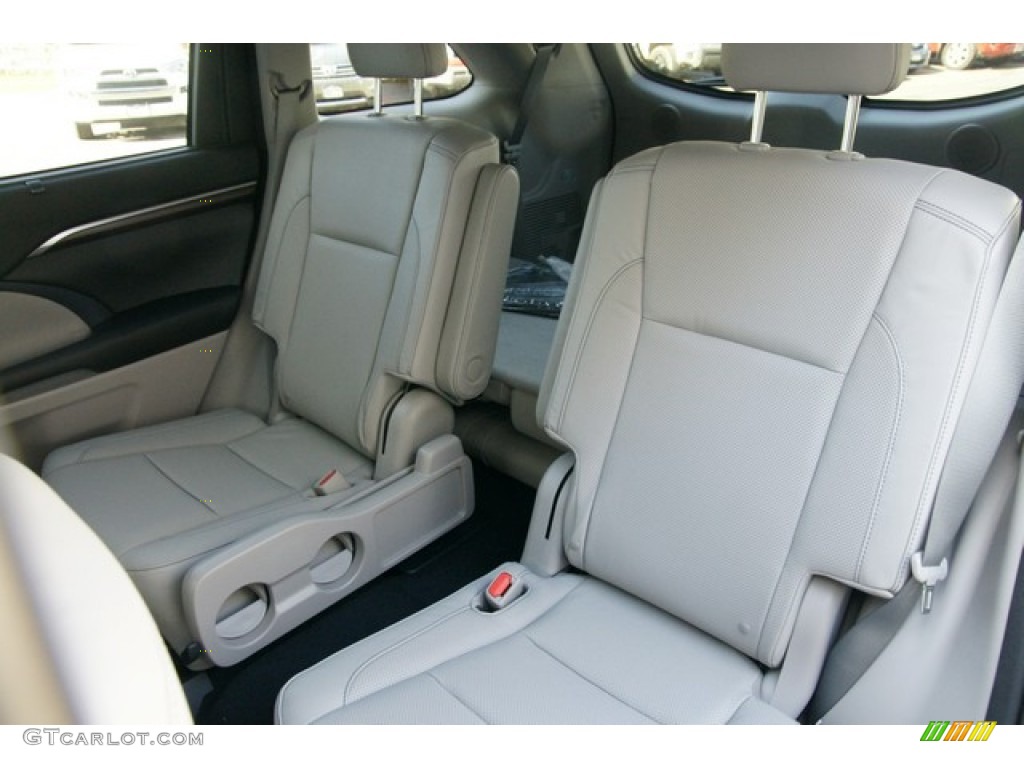 2015 Toyota Highlander Limited AWD Rear Seat Photo #98940235