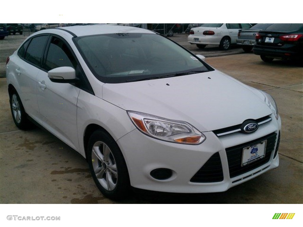 2014 Focus SE Sedan - Oxford White / Medium Light Stone photo #1