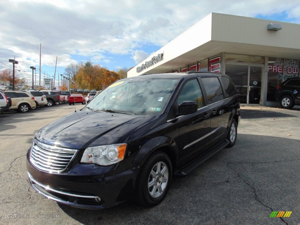 2011 Town & Country Touring - Blackberry Pearl / Black/Light Graystone photo #7