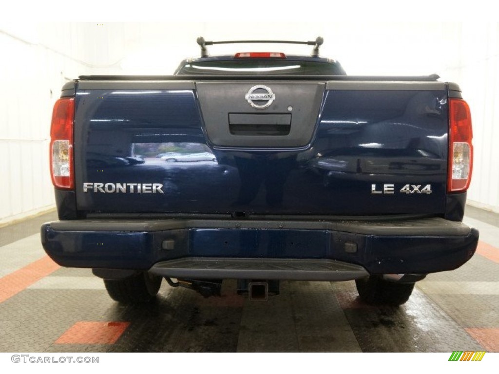 2007 Frontier LE Crew Cab 4x4 - Majestic Blue / Steel photo #9