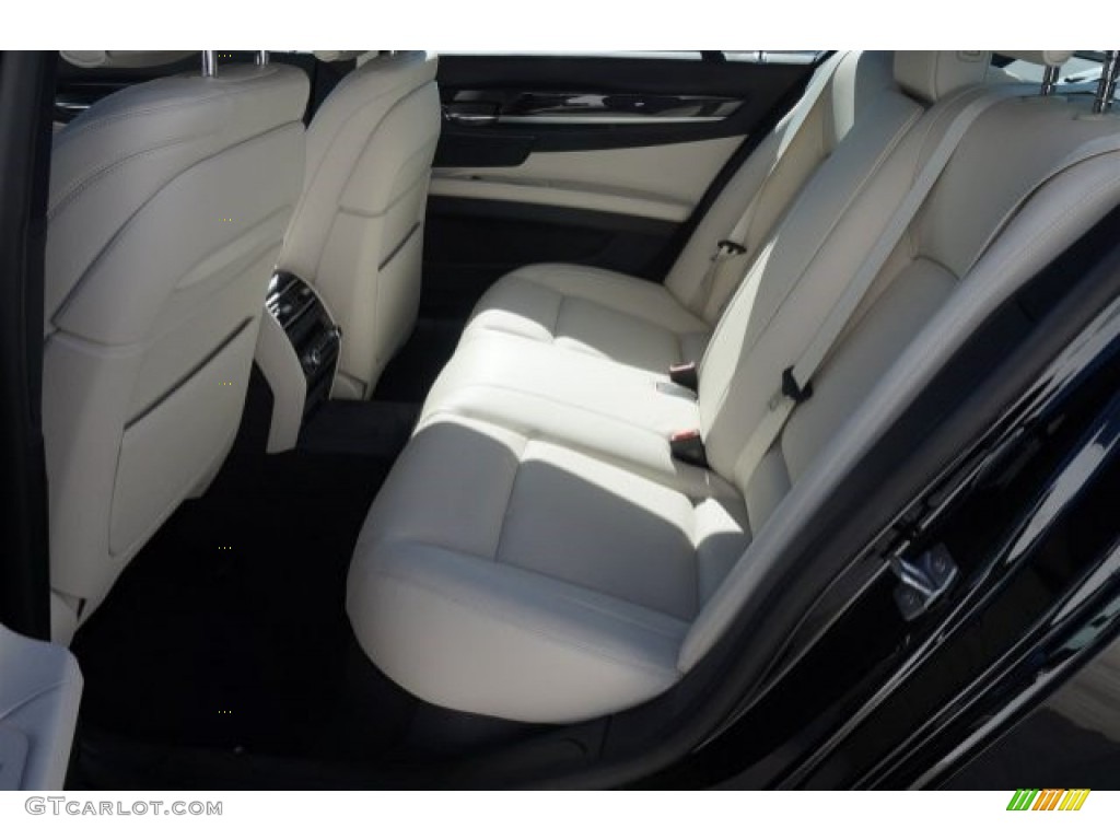 2015 BMW 7 Series 740i Sedan Rear Seat Photo #98956216