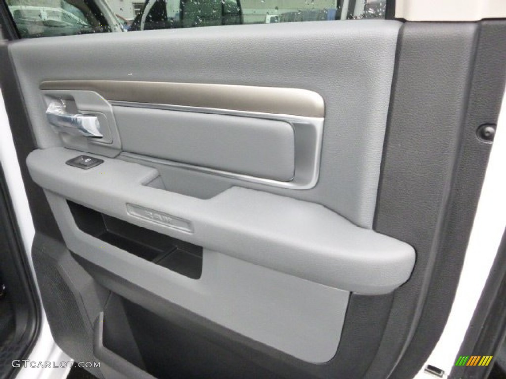 2015 Ram 3500 Tradesman Crew Cab 4x4 Chassis Black/Diesel Gray Door Panel Photo #98967382