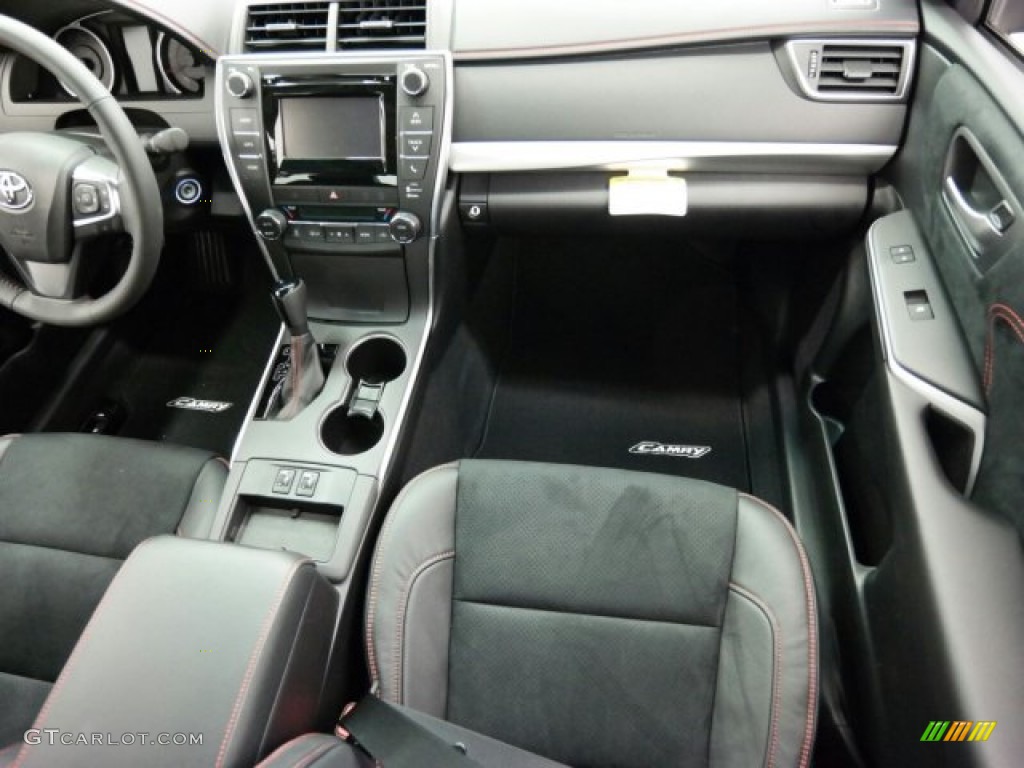 Black Interior 2015 Toyota Camry XSE Photo #98987463