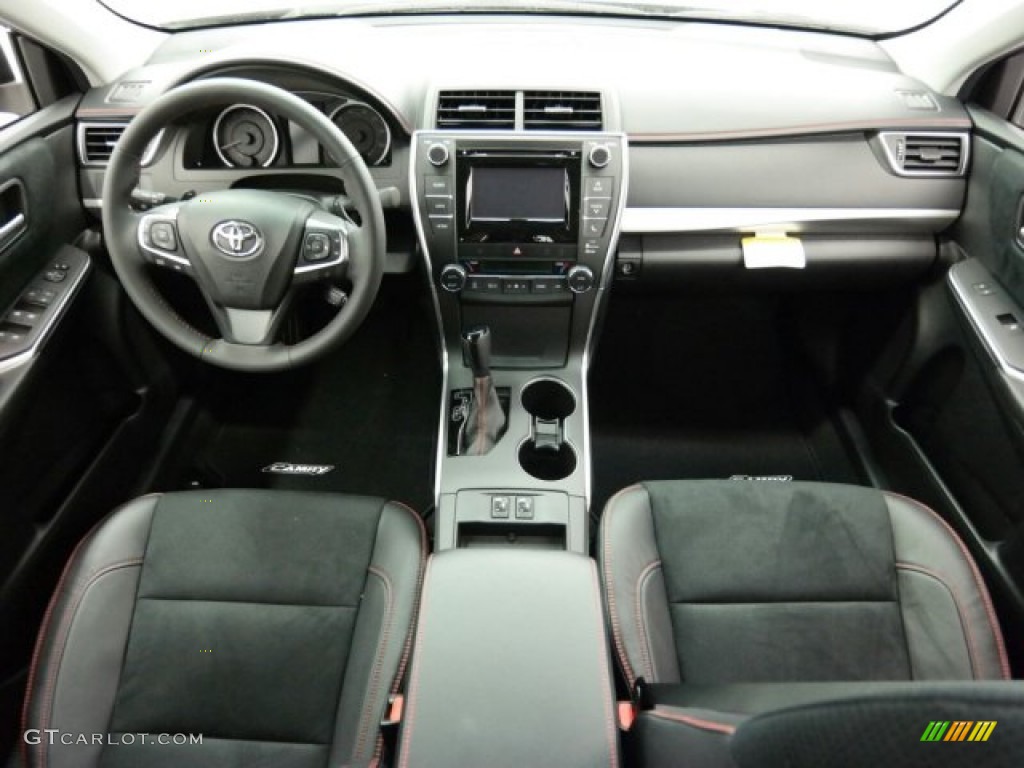Black Interior 2015 Toyota Camry XSE Photo #98987490