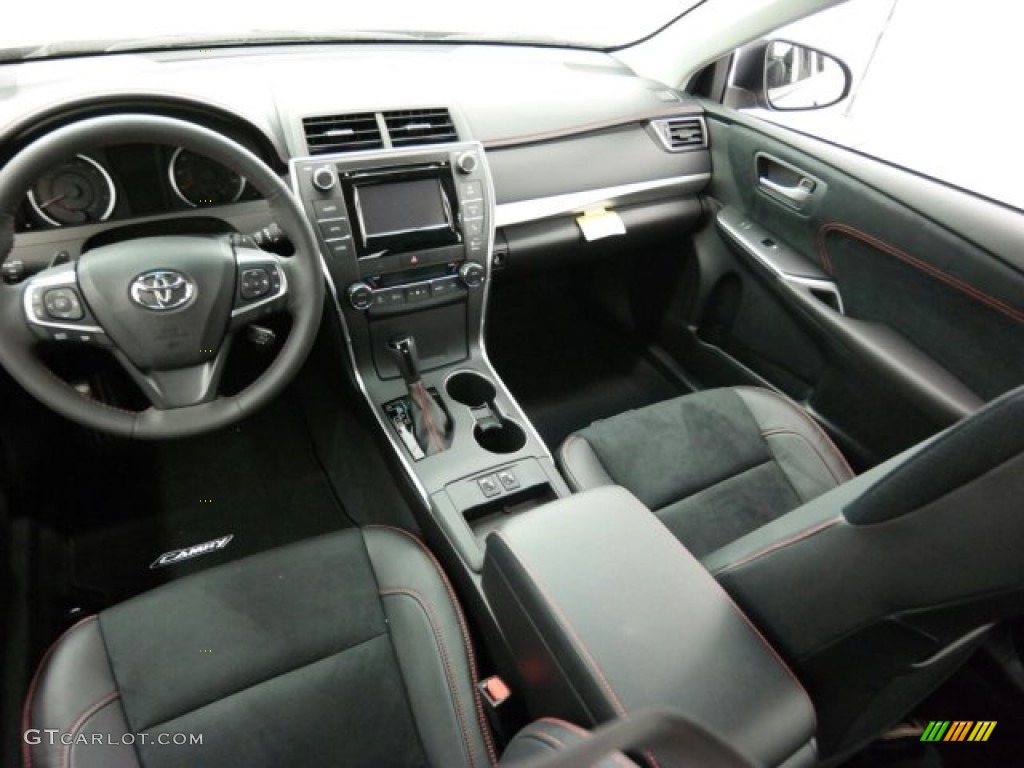 Black Interior 2015 Toyota Camry XSE Photo #98987526