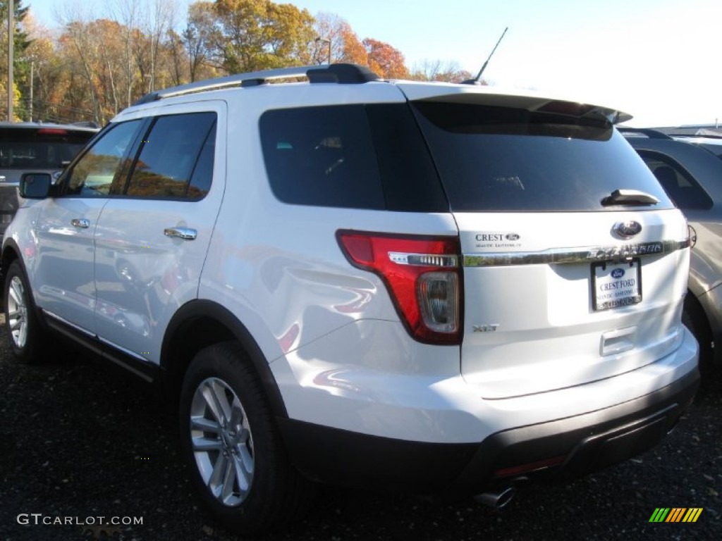 2015 Explorer XLT 4WD - Oxford White / Charcoal Black photo #2