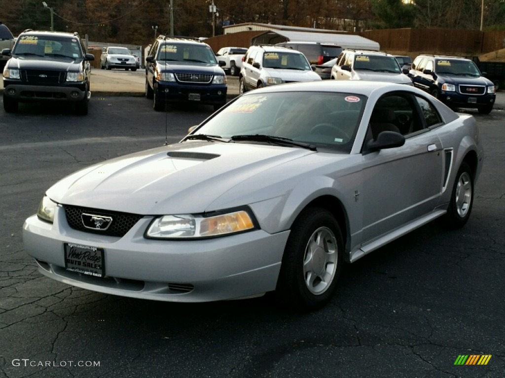 2000 Mustang V6 Coupe - Silver Metallic / Dark Charcoal photo #2