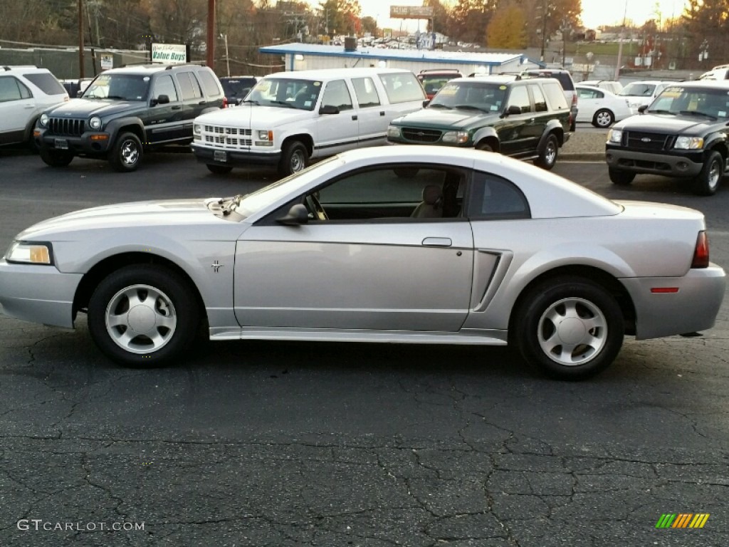 2000 Mustang V6 Coupe - Silver Metallic / Dark Charcoal photo #3