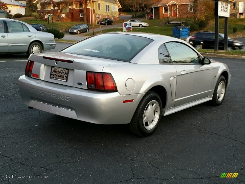 2000 Mustang V6 Coupe - Silver Metallic / Dark Charcoal photo #6
