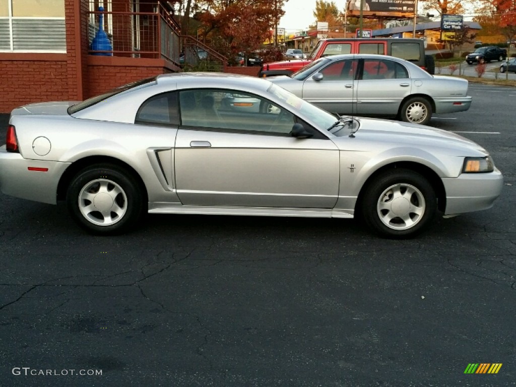 2000 Mustang V6 Coupe - Silver Metallic / Dark Charcoal photo #7