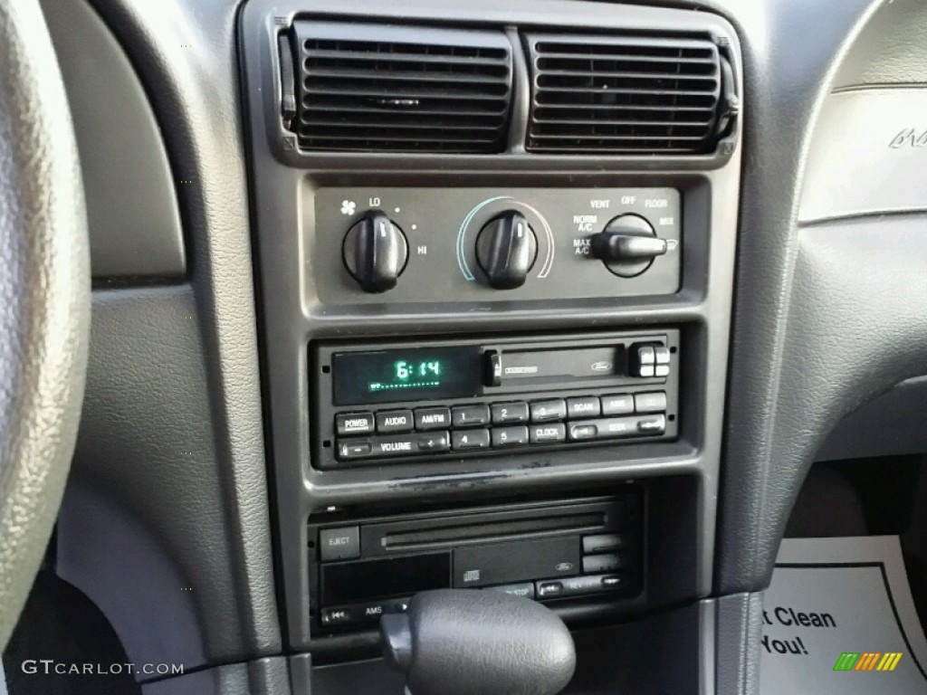 2000 Mustang V6 Coupe - Silver Metallic / Dark Charcoal photo #11