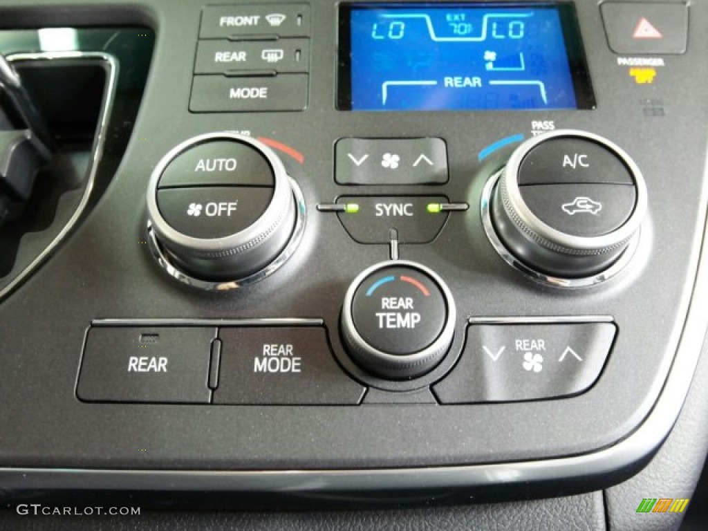 2015 Toyota Sienna SE Controls Photo #99015462