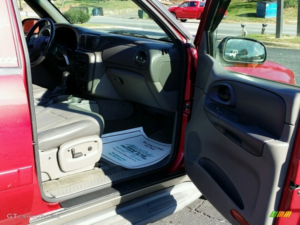 2002 TrailBlazer LTZ 4x4 - Majestic Red Metallic / Dark Pewter photo #9