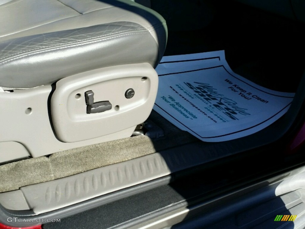 2002 TrailBlazer LTZ 4x4 - Majestic Red Metallic / Dark Pewter photo #10