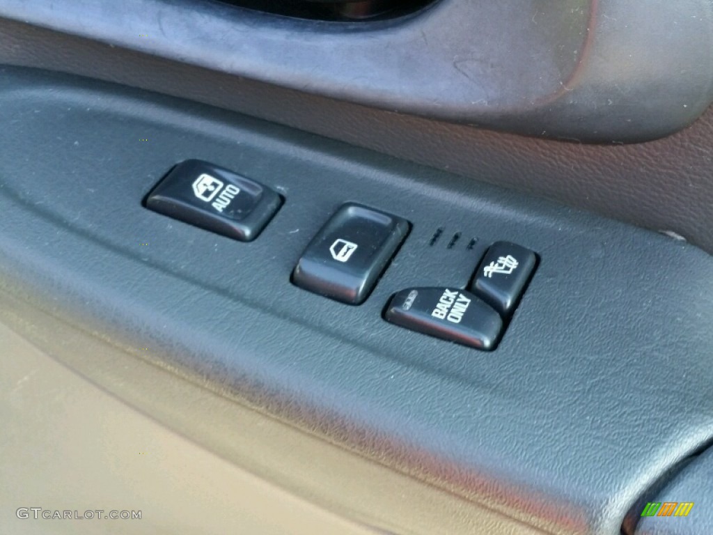 2002 TrailBlazer LTZ 4x4 - Majestic Red Metallic / Dark Pewter photo #11