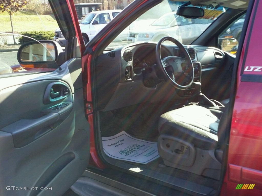2002 TrailBlazer LTZ 4x4 - Majestic Red Metallic / Dark Pewter photo #17