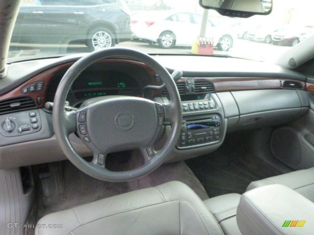 2005 DeVille Sedan - Light Platinum / Dark Gray photo #10