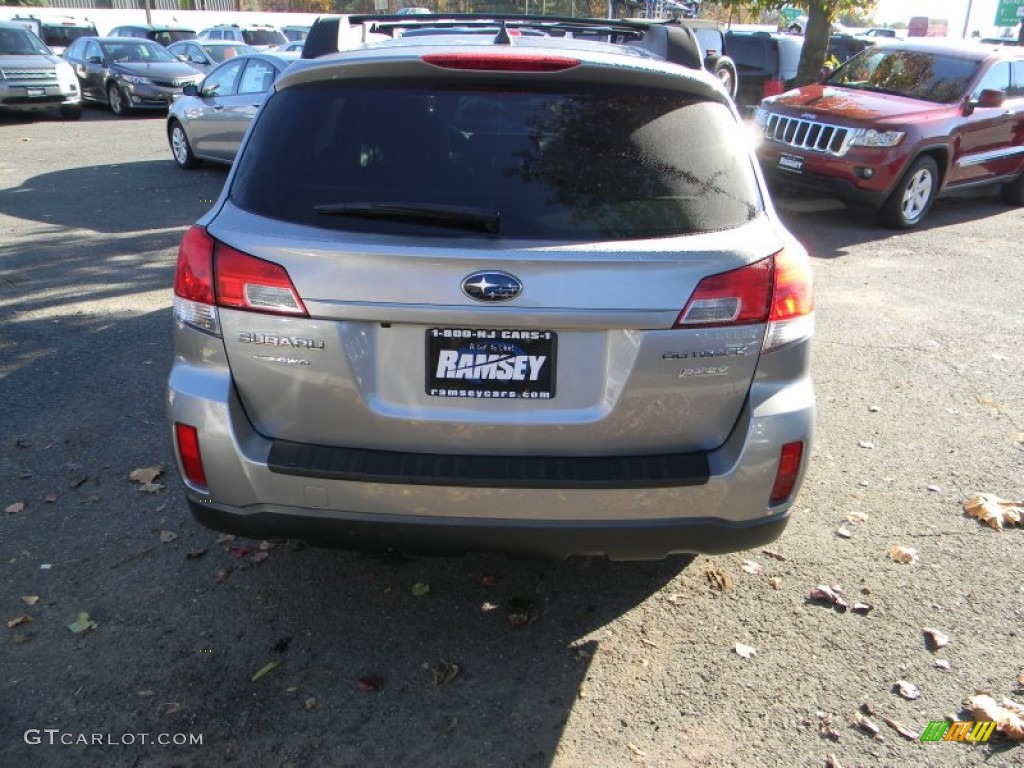 2011 Outback 2.5i Limited Wagon - Graphite Gray Metallic / Off Black photo #7