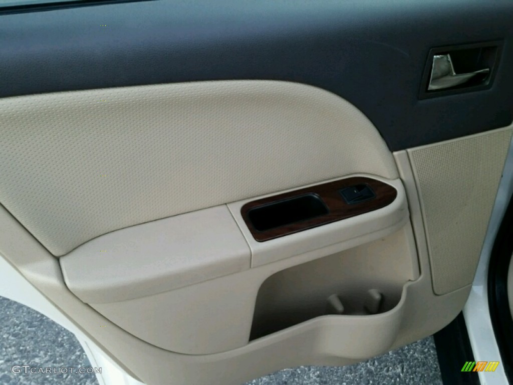 2009 Ford Taurus SEL Camel Door Panel Photo #99026670