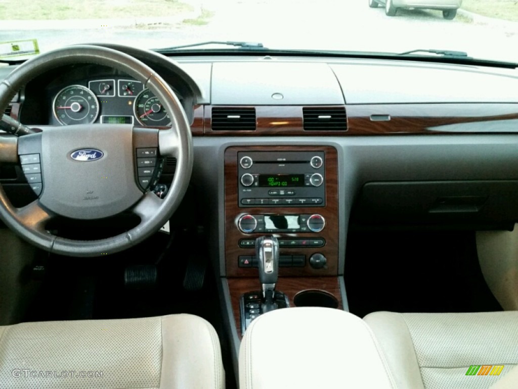 2009 Ford Taurus SEL Dashboard Photos