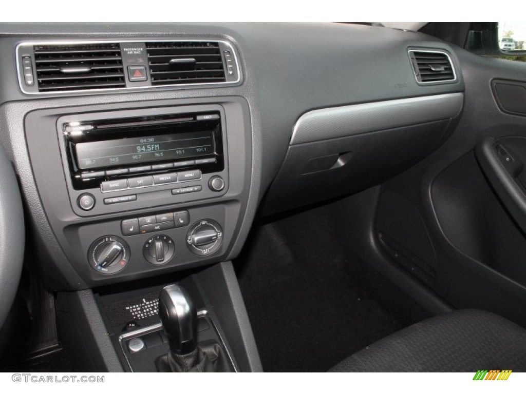 2015 Volkswagen Jetta SE Sedan Titan Black Dashboard Photo #99032652