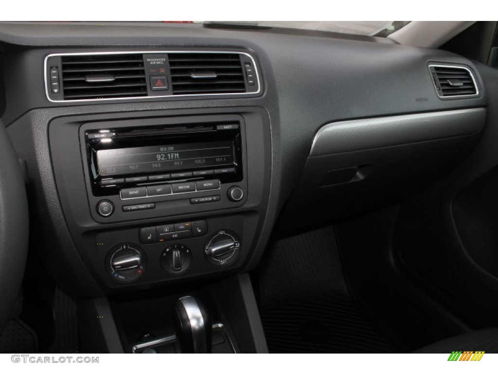 2015 Volkswagen Jetta SE Sedan Titan Black Dashboard Photo #99032982