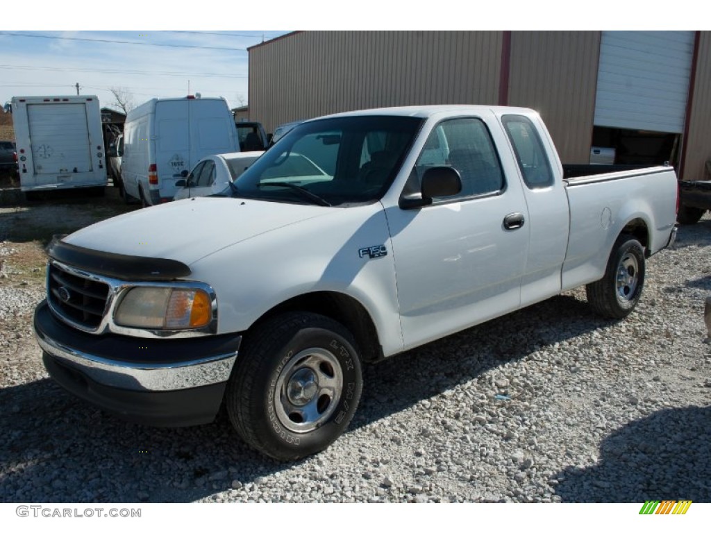 2001 F150 XL SuperCab - Oxford White / Medium Graphite photo #1