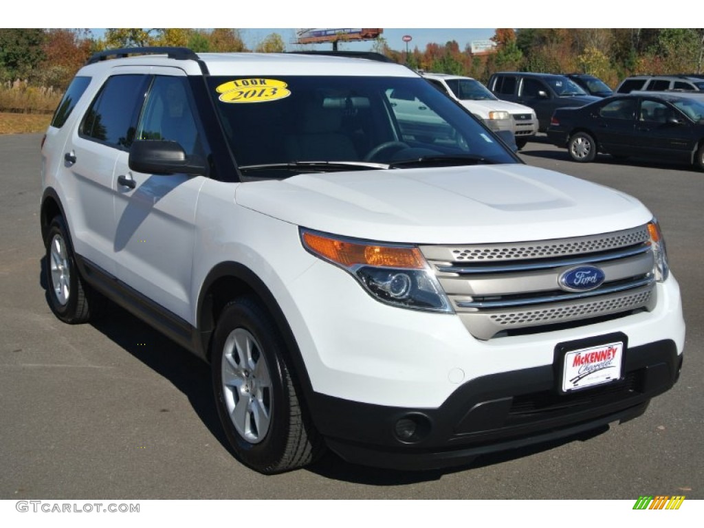 2013 Explorer FWD - Oxford White / Medium Light Stone photo #1