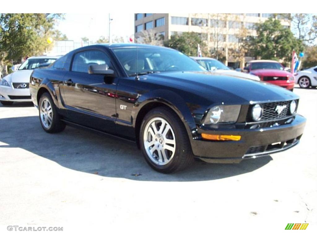 2006 Mustang GT Premium Coupe - Black / Light Parchment photo #4