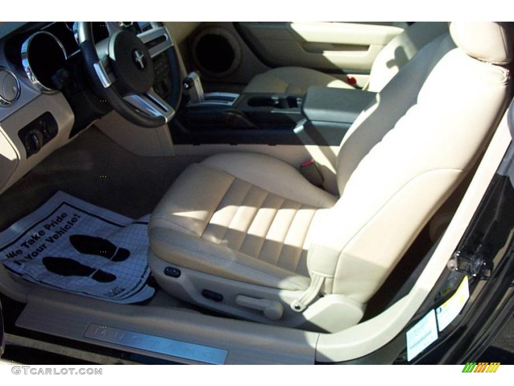 2006 Mustang GT Premium Coupe - Black / Light Parchment photo #5