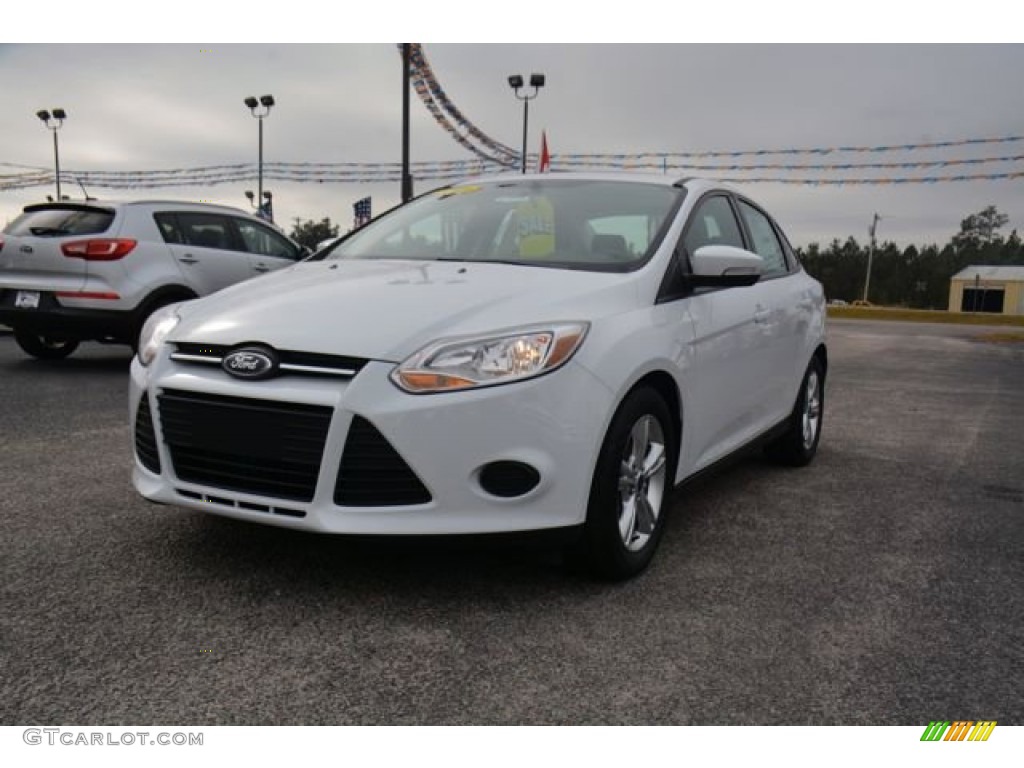 2014 Focus SE Sedan - Oxford White / Medium Light Stone photo #1