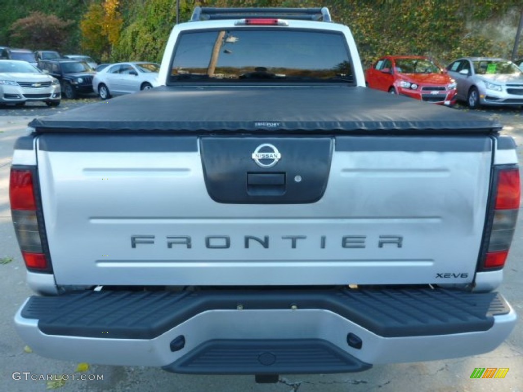 2004 Frontier XE V6 Crew Cab 4x4 - Radiant Silver Metallic / Gray photo #16