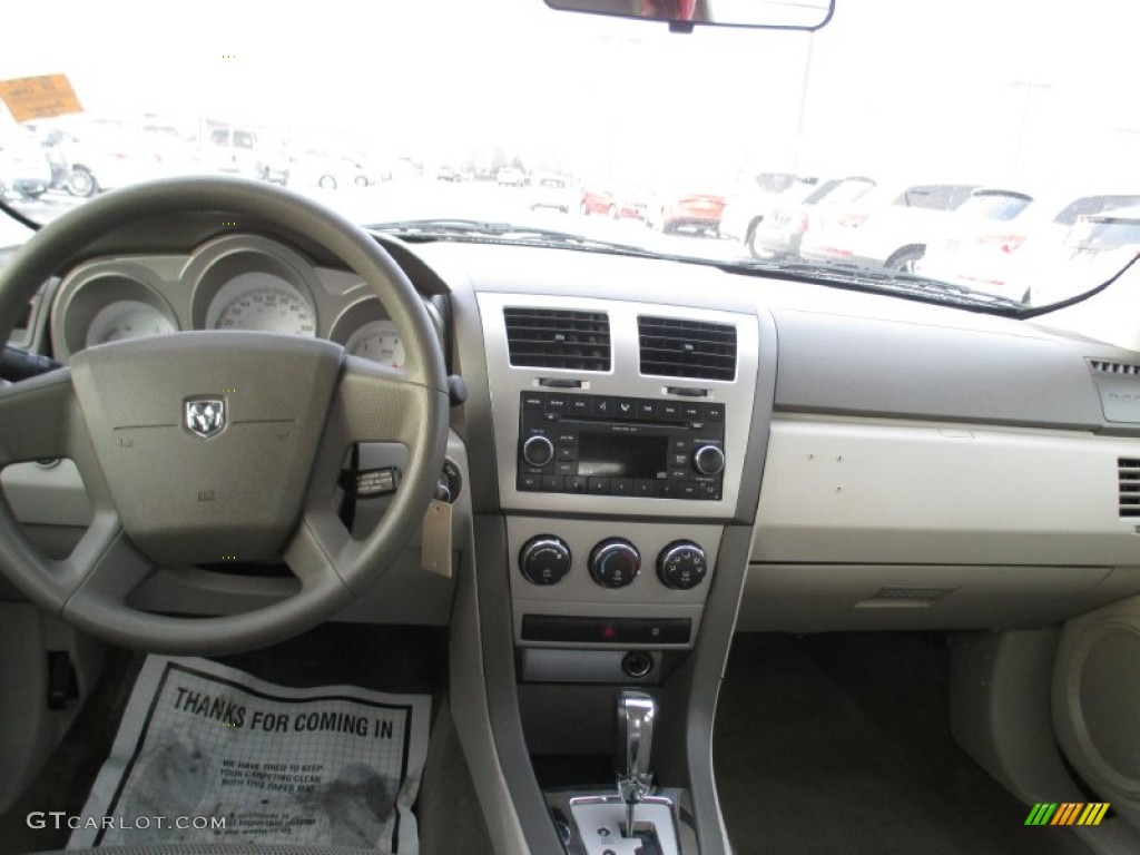 2008 Avenger SE - Stone White / Dark Khaki/Light Graystone photo #10