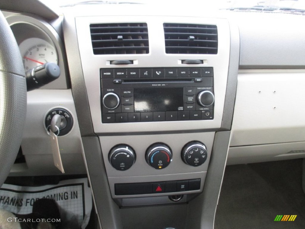 2008 Avenger SE - Stone White / Dark Khaki/Light Graystone photo #14