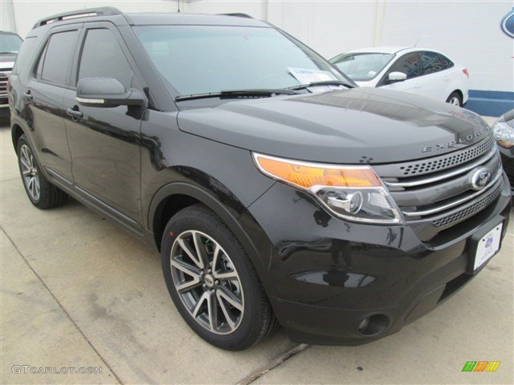 2015 Explorer XLT - Tuxedo Black / Charcoal Black photo #1