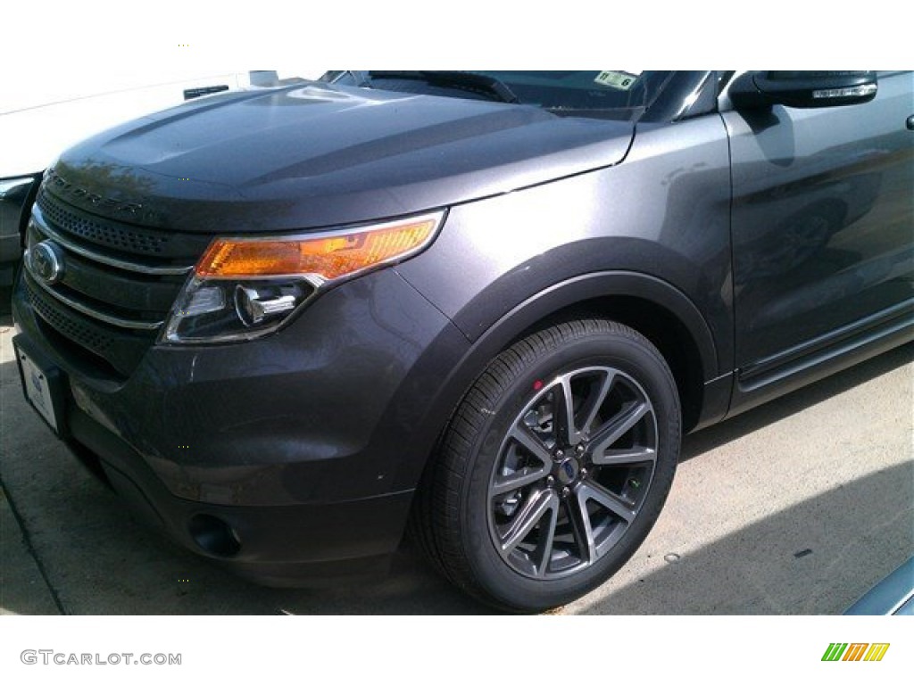 2015 Explorer XLT - Magnetic / Charcoal Black photo #2
