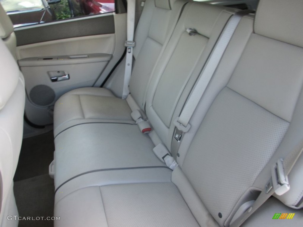 2008 Grand Cherokee Overland 4x4 - Bright Silver Metallic / Dark Khaki/Light Graystone photo #18