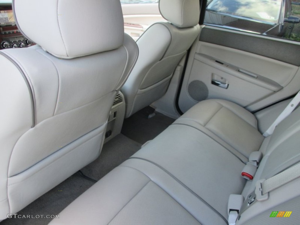 2008 Grand Cherokee Overland 4x4 - Bright Silver Metallic / Dark Khaki/Light Graystone photo #19