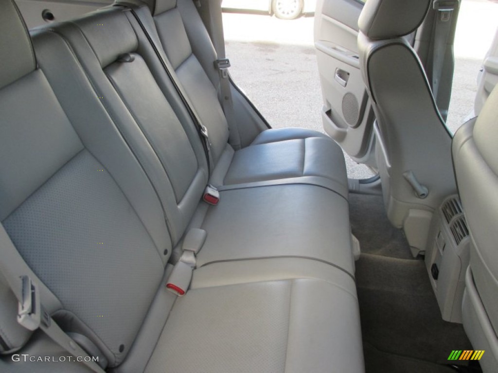 2008 Grand Cherokee Overland 4x4 - Bright Silver Metallic / Dark Khaki/Light Graystone photo #21