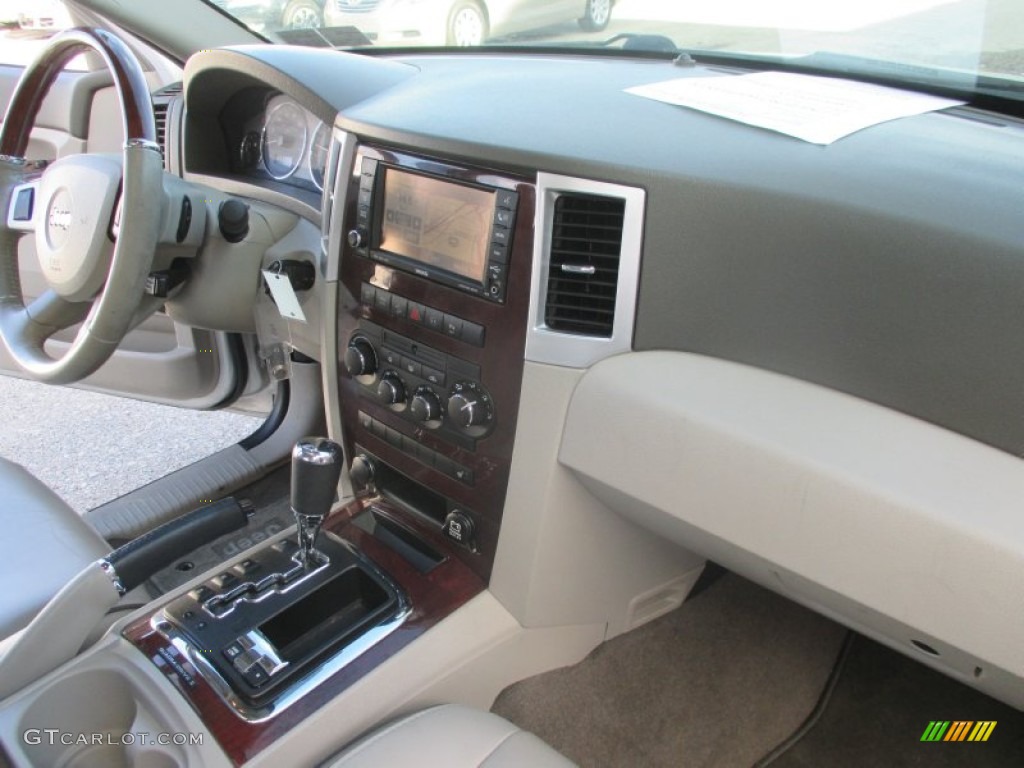 2008 Grand Cherokee Overland 4x4 - Bright Silver Metallic / Dark Khaki/Light Graystone photo #23
