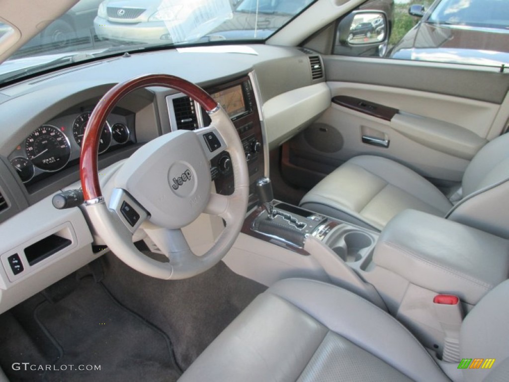 2008 Grand Cherokee Overland 4x4 - Bright Silver Metallic / Dark Khaki/Light Graystone photo #29