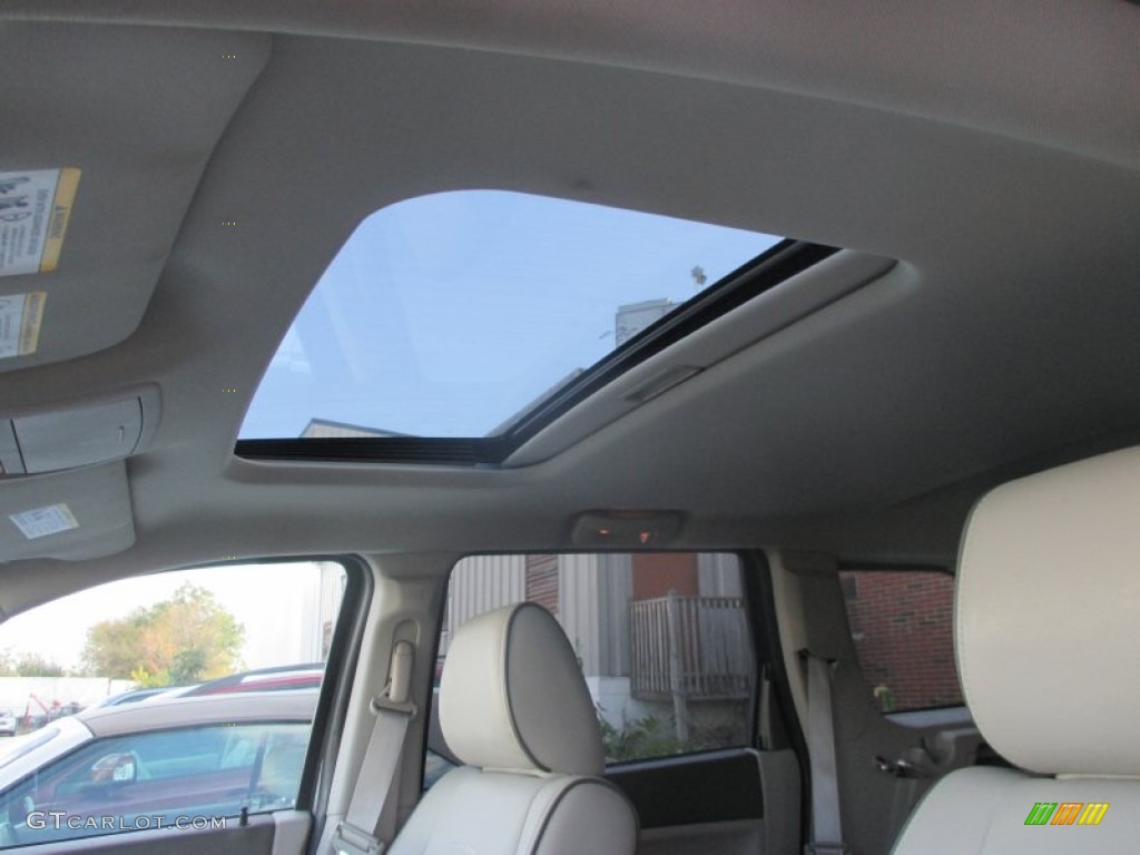 2008 Grand Cherokee Overland 4x4 - Bright Silver Metallic / Dark Khaki/Light Graystone photo #31