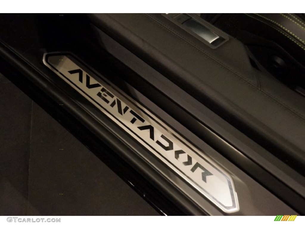 2015 Lamborghini Aventador LP 700-4 Roadster Marks and Logos Photo #99082890