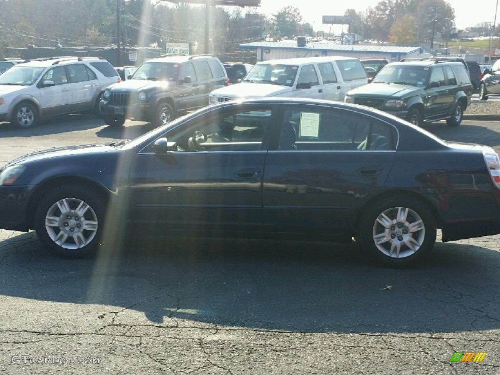 2005 Altima 2.5 S - Majestic Blue Metallic / Blond photo #3