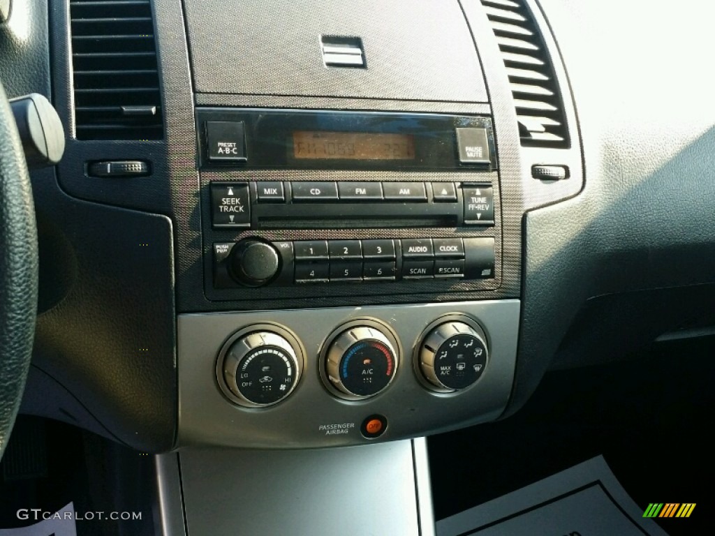 2005 Altima 2.5 S - Majestic Blue Metallic / Blond photo #18