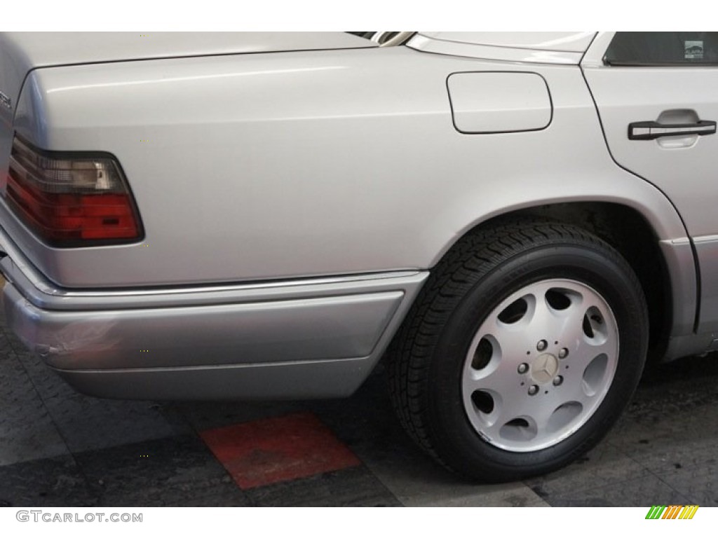 1995 E 300D Sedan - Brilliant Silver Metallic / Black photo #58