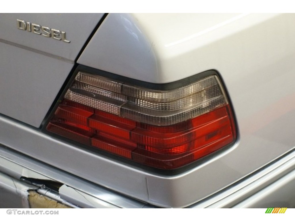 1995 Mercedes-Benz E 300D Sedan Marks and Logos Photos