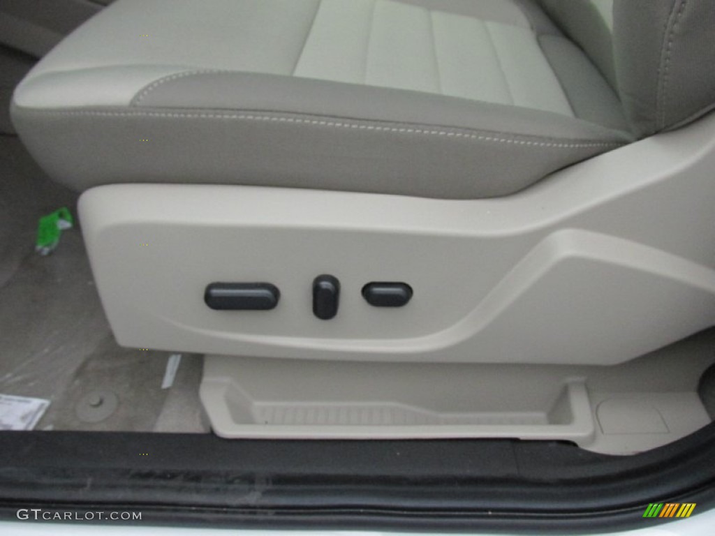 2015 Escape SE - Oxford White / Medium Light Stone photo #23