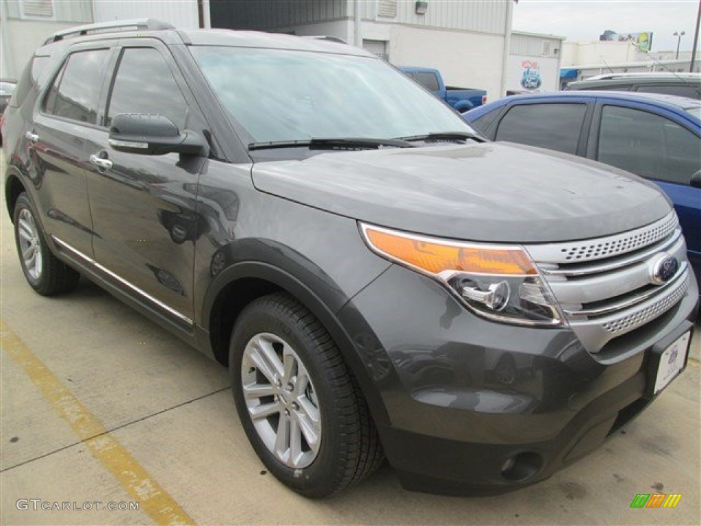 2015 Explorer XLT - Magnetic / Charcoal Black photo #1