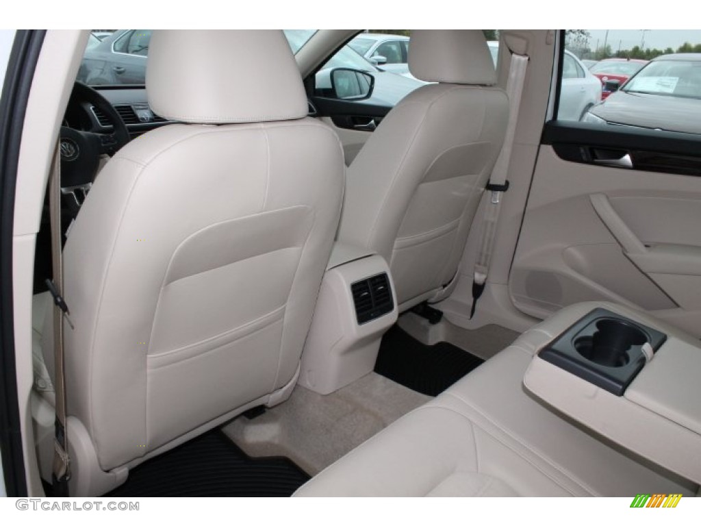2015 Volkswagen Passat TDI SEL Premium Sedan Rear Seat Photo #99124114